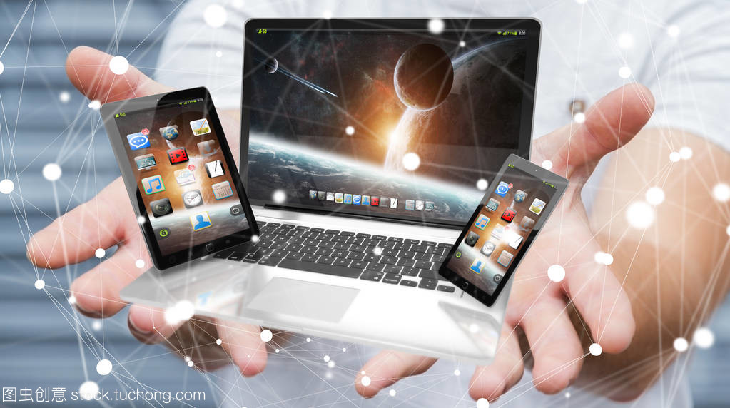 在他的手 3d 仁德舉行筆記本電腦手機和平板電腦的商人